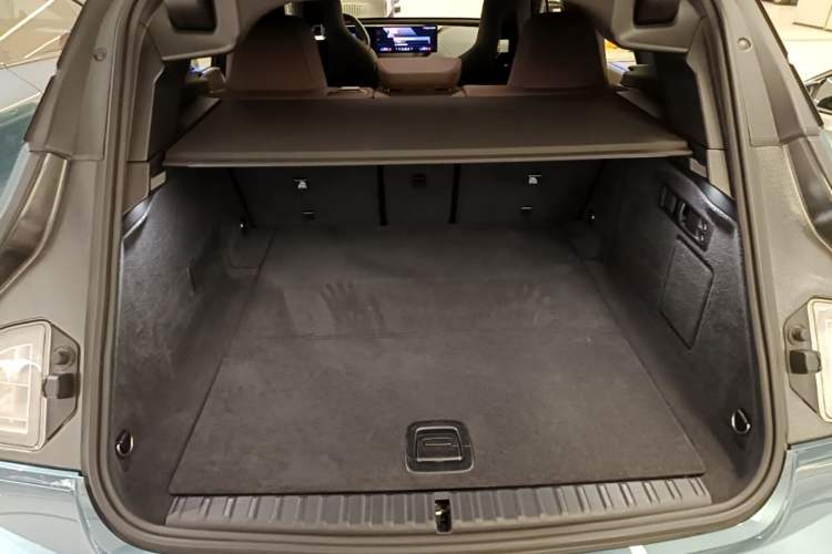Used BMW iX 2023 Updated xDrive40 Trunk