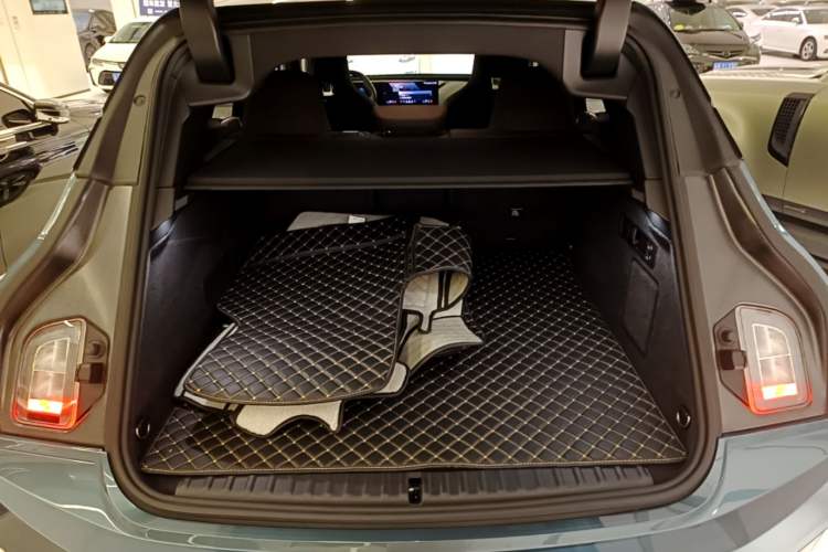 Used BMW iX 2023 Updated xDrive40 Trunk