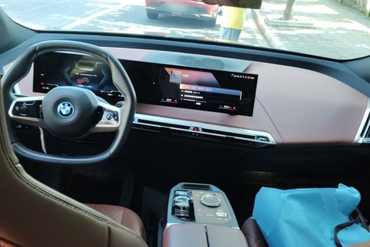 Used BMW iX 2023 xDrive40 Center Console