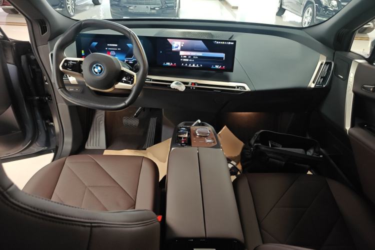 Used BMW iX 2023 xDrive40 Center Console
