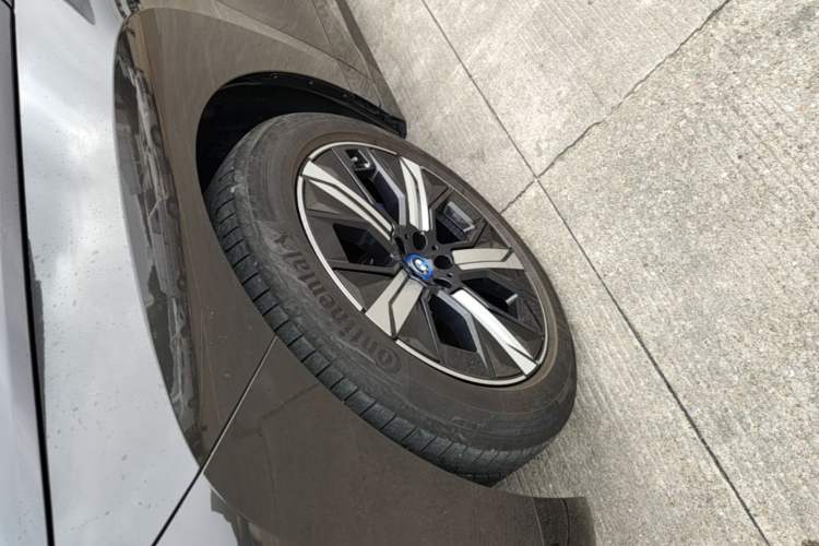 Used BMW iX 2023 xDrive40 Left Front Wheel Hub