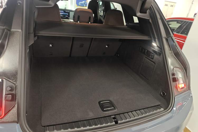 Used BMW iX 2023 xDrive40 Trunk