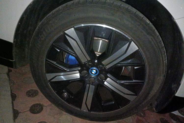 Used BMW iX 2023 xDrive40 Right Front Wheel Hub