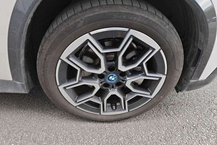 Used BMW iX1 2023 eDrive25L X Design Package Right Front Wheel Hub