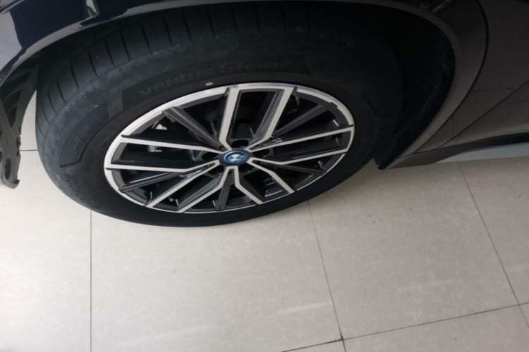 Used BMW iX1 2023 eDrive25L M Sport Package Left Front Wheel Hub