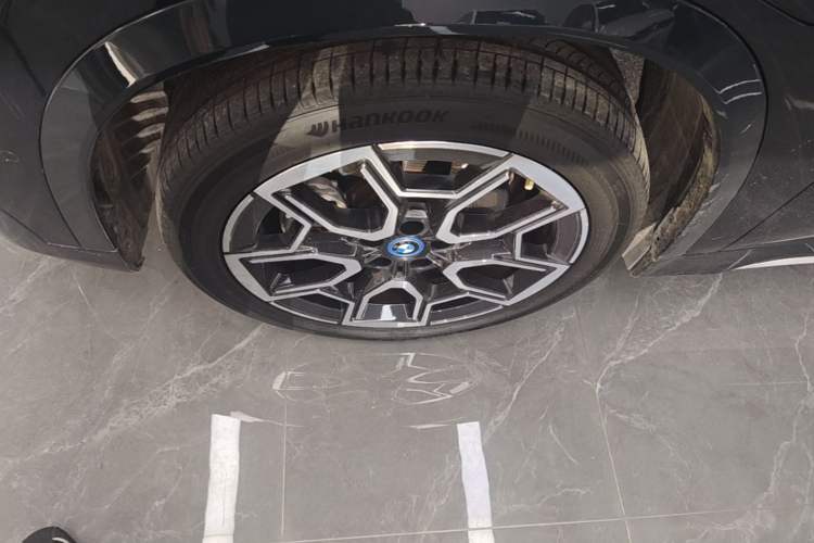 Used BMW iX1 2023 xDrive30L X Design Package Left Front Wheel Hub