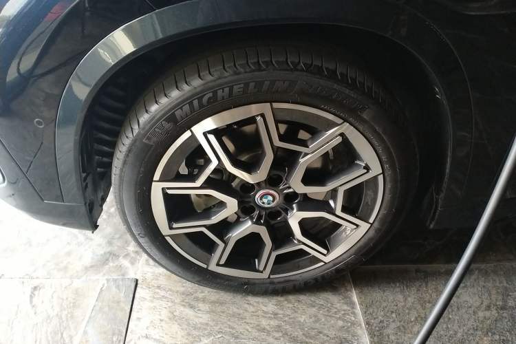 Used BMW iX1 2023 xDrive30L X Design Package Left Front Wheel Hub