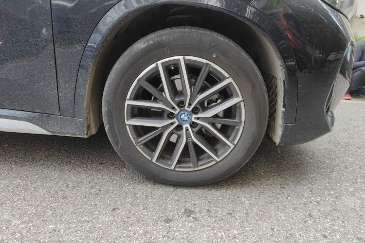 Used BMW iX1 2023 eDrive25L M Sport Package Right Front Wheel Hub