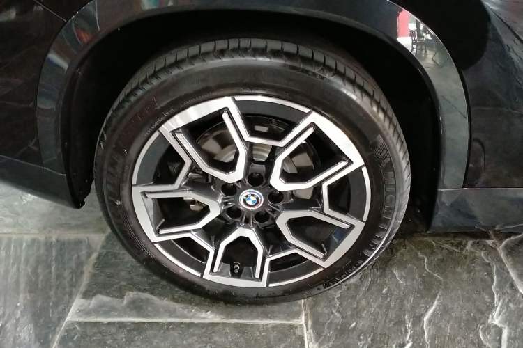 Used BMW iX1 2023 xDrive30L X Design Package Right Rear Wheel Hub