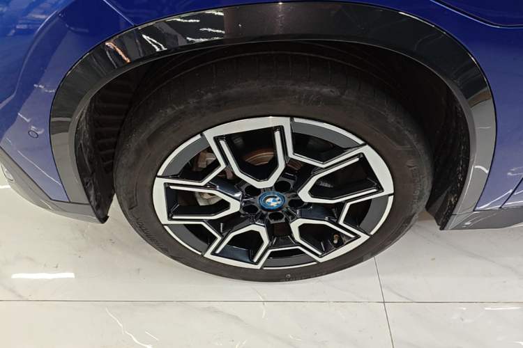 Used BMW iX1 2023 eDrive25L X Design Package Left Front Wheel Hub