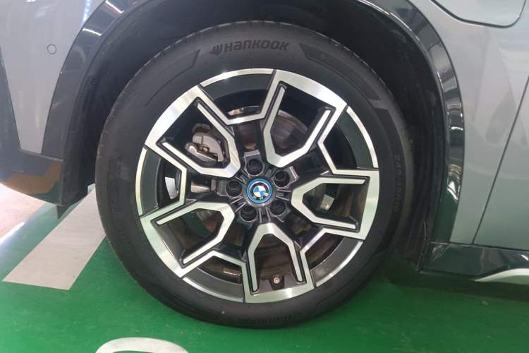 Used BMW iX1 2023 xDrive30L X Design Package Left Front Wheel Hub