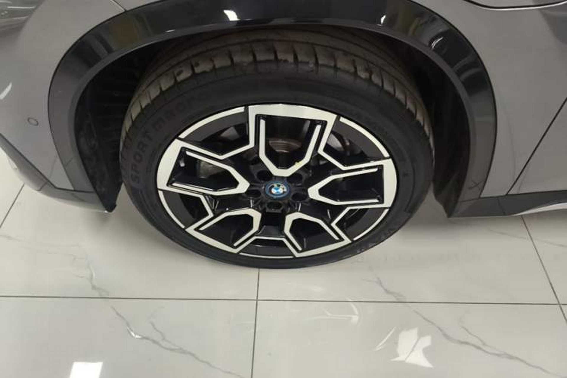 Used BMW iX1 2023 xDrive30L X Design Package Left Front Wheel Hub