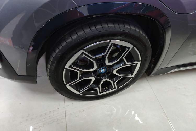 Used BMW iX1 2023 xDrive30L X Design Package Left Front Wheel Hub