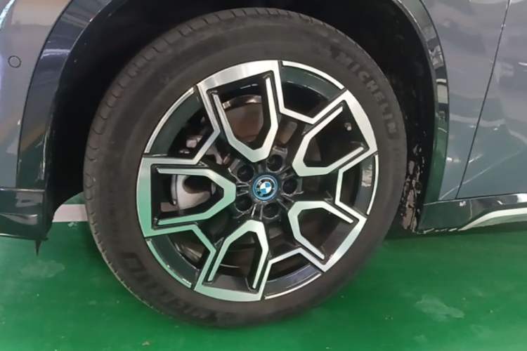Used BMW iX1 2023 xDrive30L X Design Package Left Front Wheel Hub