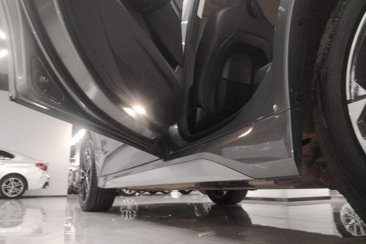Used BMW iX1 2023 xDrive30L M Sport Package Left Side Sill