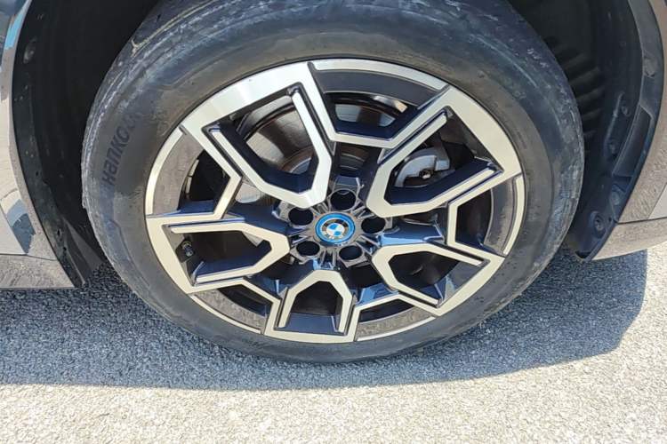 Used BMW iX1 2023 xDrive30L X Design Package Right Front Wheel Hub