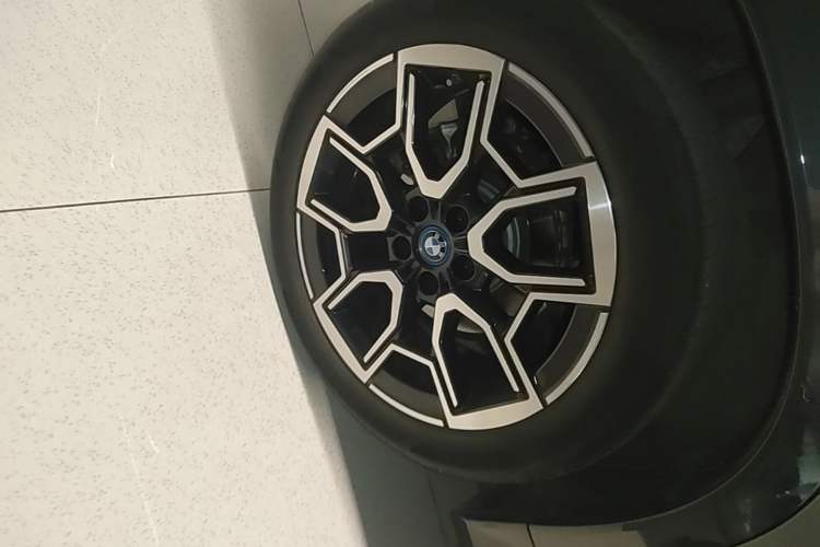 Used BMW iX1 2023 xDrive30L X Design Package Right Rear Wheel Hub