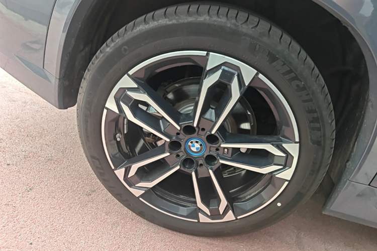 Used BMW iX1 2023 xDrive30L M Sport Package Right Rear Wheel Hub
