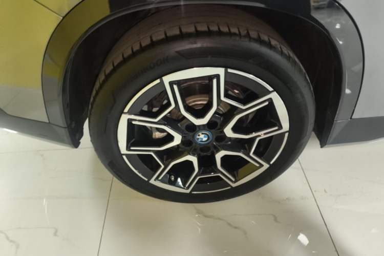 Used BMW iX1 2023 xDrive30L X Design Package Right Rear Wheel Hub