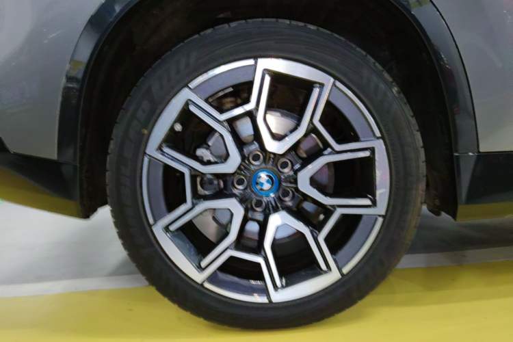 Used BMW iX1 2023 xDrive30L X Design Package Right Rear Wheel Hub
