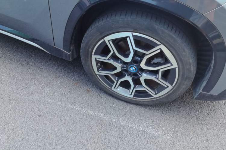 Used BMW iX1 2023 xDrive30L X Design Package Right Front Wheel Hub