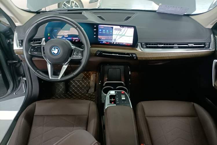 Used BMW iX1 2023 xDrive30L X Design Package Center Console