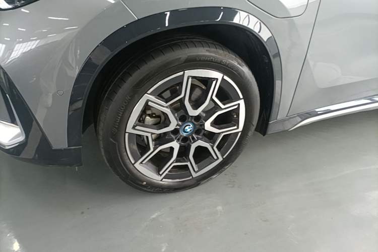Used BMW iX1 2023 xDrive30L X Design Package Left Front Wheel Hub