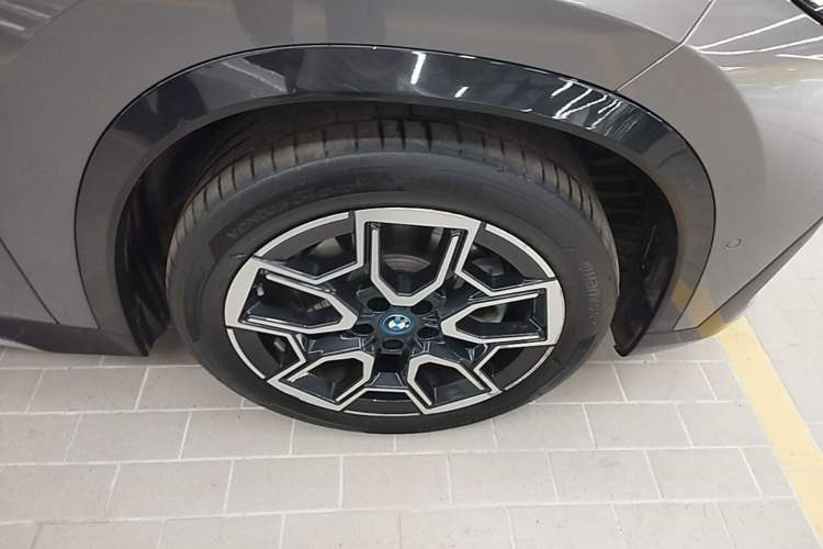 Used BMW iX1 2023 xDrive30L X Design Package Right Rear Wheel Hub