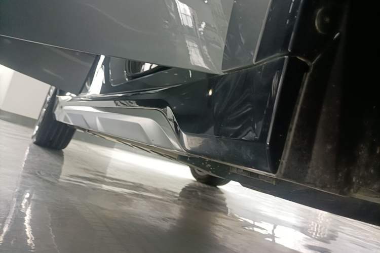 Used BMW iX1 2023 xDrive30L X Design Package Right Side Sill