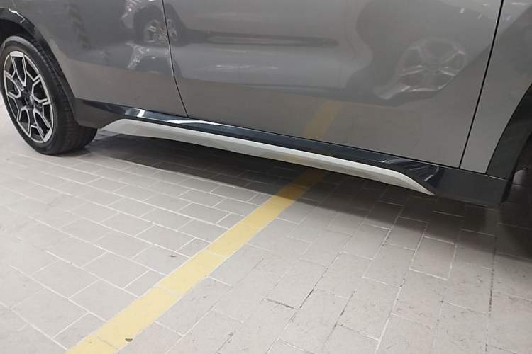 Used BMW iX1 2023 xDrive30L X Design Package Right Side Sill