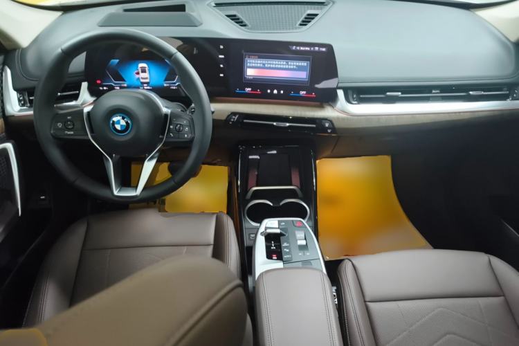 Used BMW iX1 2023 xDrive30L X Design Package Center Console