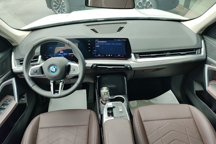 Used BMW iX1 2023 eDrive25L M Sport Package Center Console