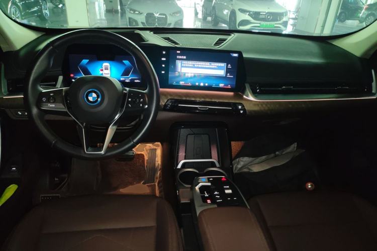 Used BMW iX1 2023 xDrive30L X Design Package Center Console