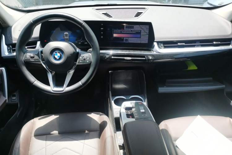 Used BMW iX1 2023 eDrive25L X Design Package Center Console
