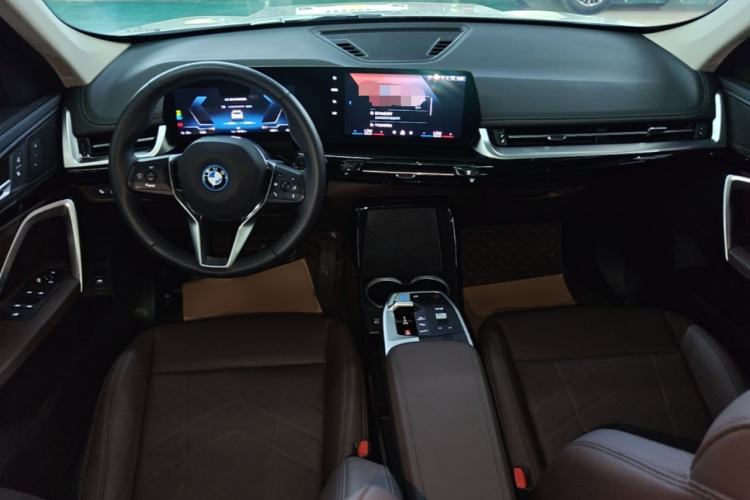 Used BMW iX1 2023 eDrive25L X Design Package Center Console