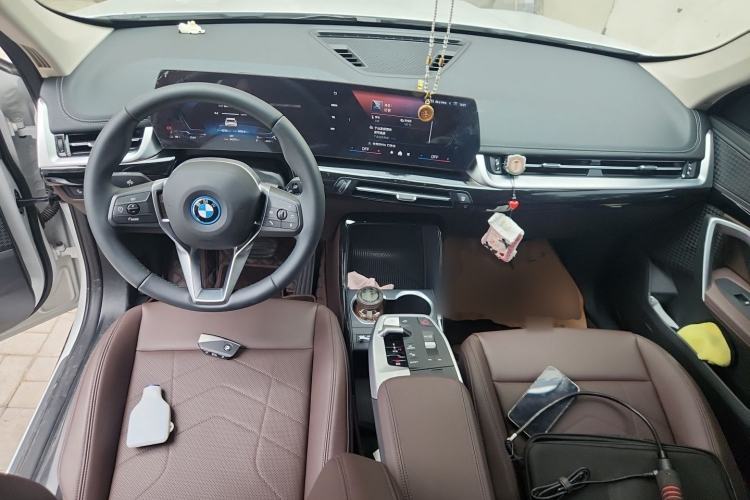 Used BMW iX1 2023 eDrive25L X Design Package Center Console