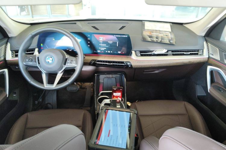 Used BMW iX1 2023 xDrive30L X Design Package Center Console