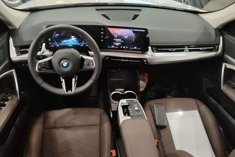 Used BMW iX1 2023 eDrive25L M Sport Package Center Console