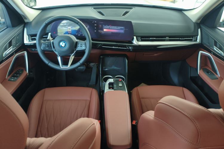 Used BMW iX1 2023 eDrive25L X Design Package Center Console