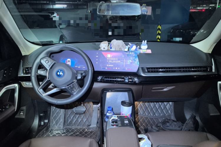 Used BMW iX1 2023 eDrive25L X Design Package Center Console