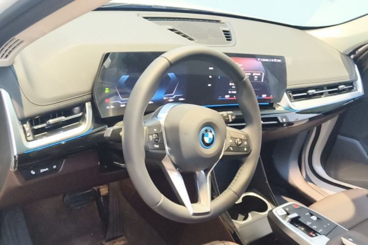 Used BMW iX1 2023 eDrive25L X Design Package Center Console