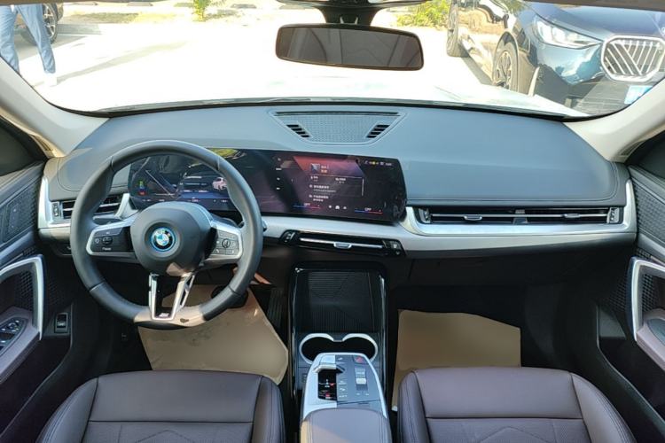 Used BMW iX1 2023 eDrive25L M Sport Package Center Console