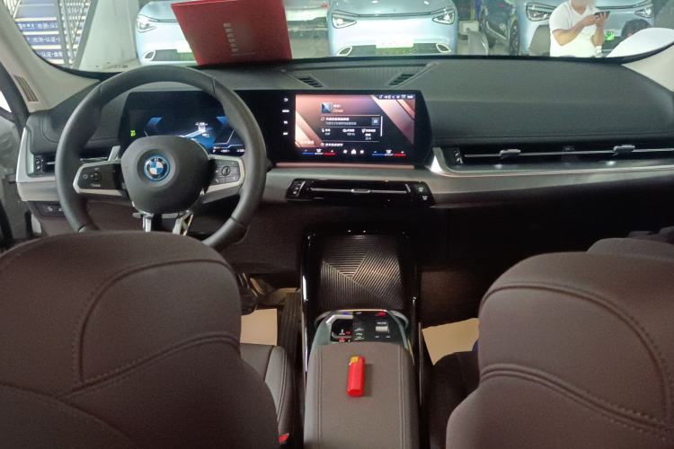 Used BMW iX1 2023 eDrive25L M Sport Package Center Console