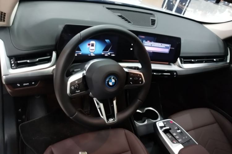 Used BMW iX1 2023 eDrive25L M Sport Package Center Console