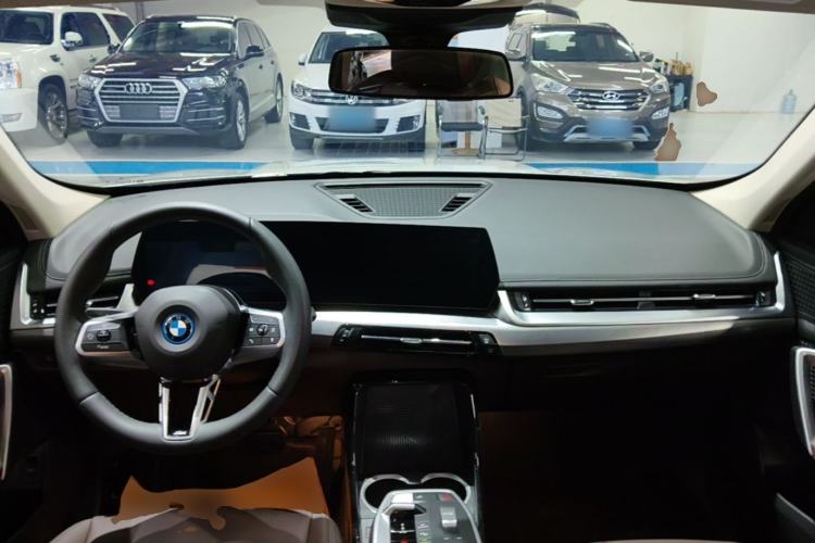 Used BMW iX1 2023 eDrive25L M Sport Package Center Console