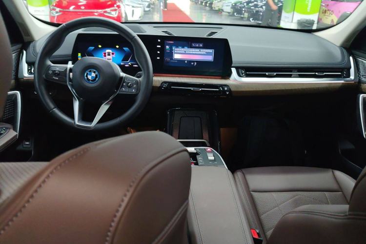 Used BMW iX1 2023 xDrive30L X Design Package Center Console