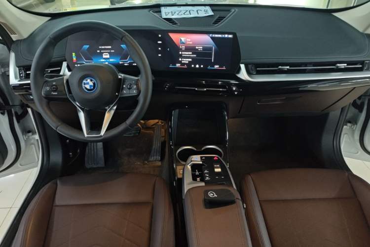 Used BMW iX1 2023 eDrive25L X Design Package Center Console