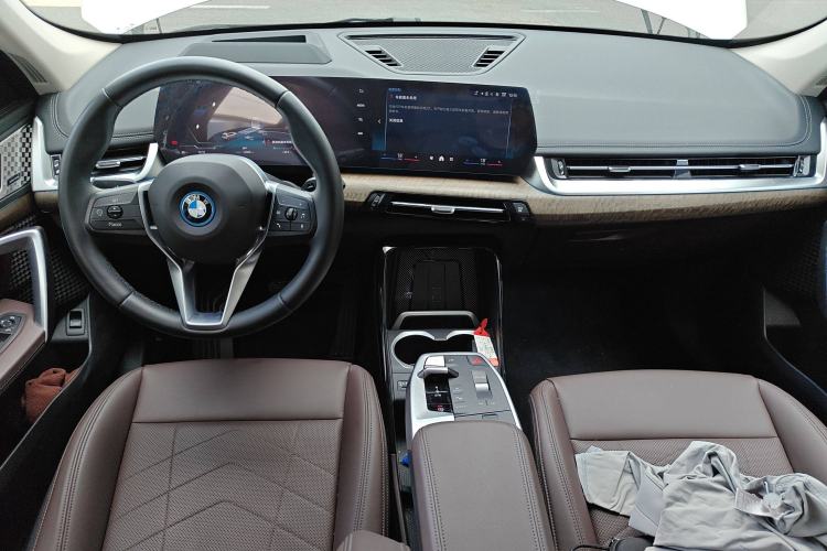 Used BMW iX1 2023 xDrive30L X Design Package Center Console