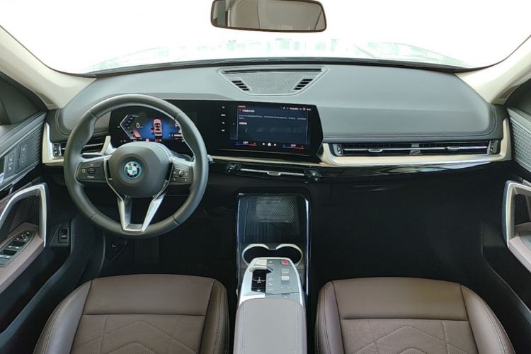 Used BMW iX1 2023 eDrive25L X Design Package Center Console