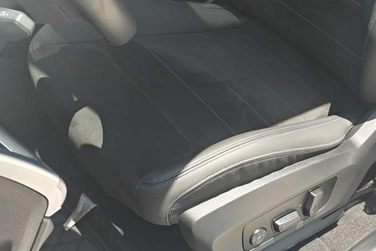 Used BMW iX1 2023 xDrive30L M Sport Package Interior 8